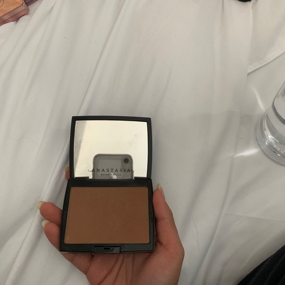 Anastasia Beverly Hills powder bronzer - Picture 4 of 5